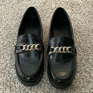 Like New Old Navy Heeled Loafers with Chain Detail 7.5